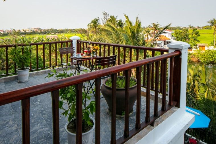 Phòng Deluxe Triple with Balcony